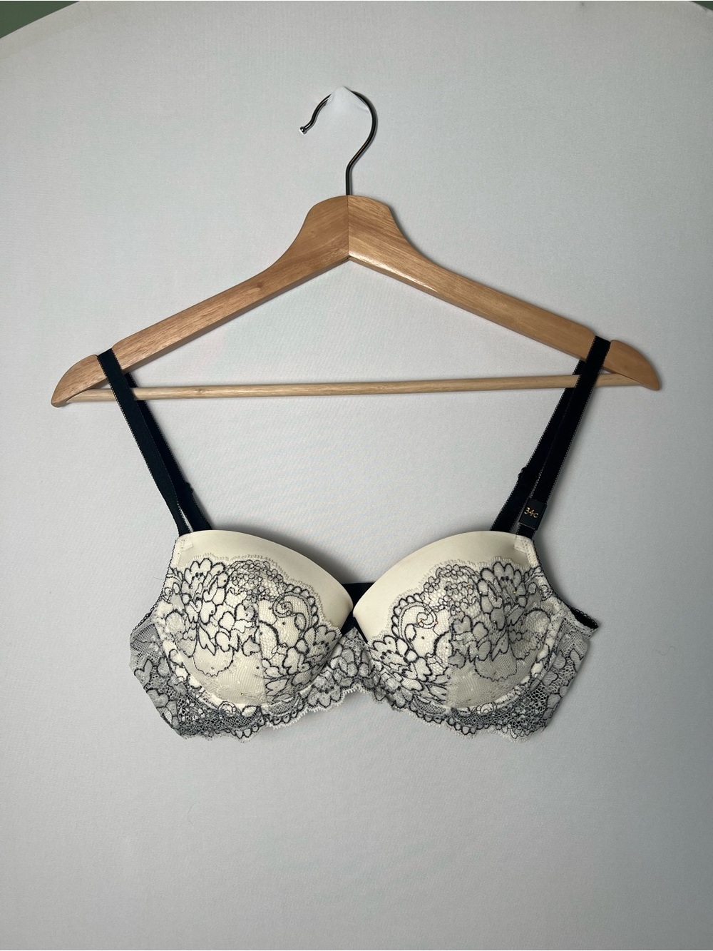 Victoria’s Secret NWT Dream Angels Lined Demi Bra Lace Rhinestone Blk Cream 34c